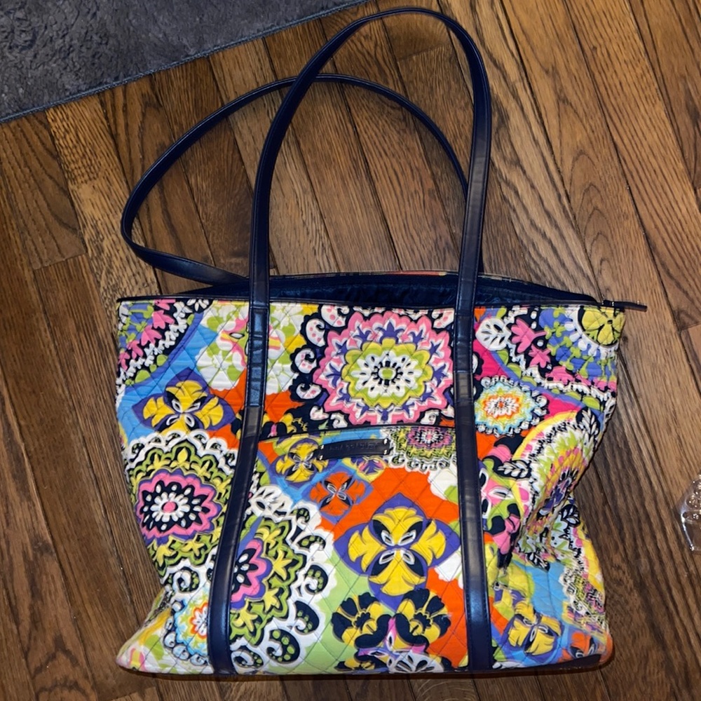 Vera Bradley Flower pattern purse